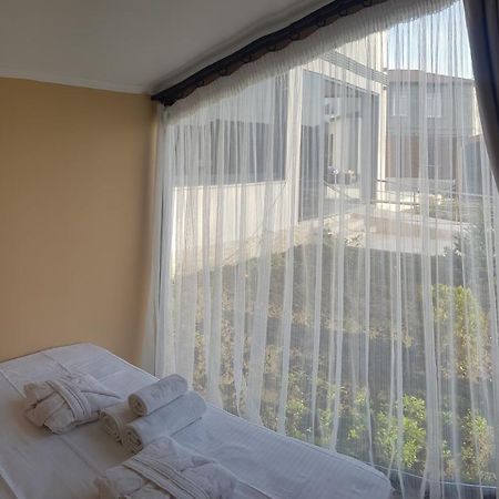 Отель "Чёрный Слон" Soechoemi Buitenkant foto